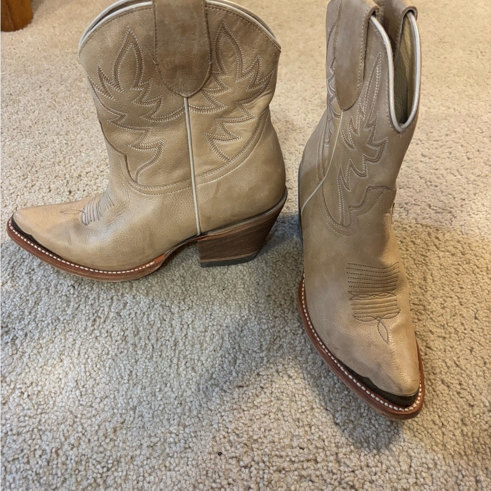 Idyllwind Beige Western Ankle Boots